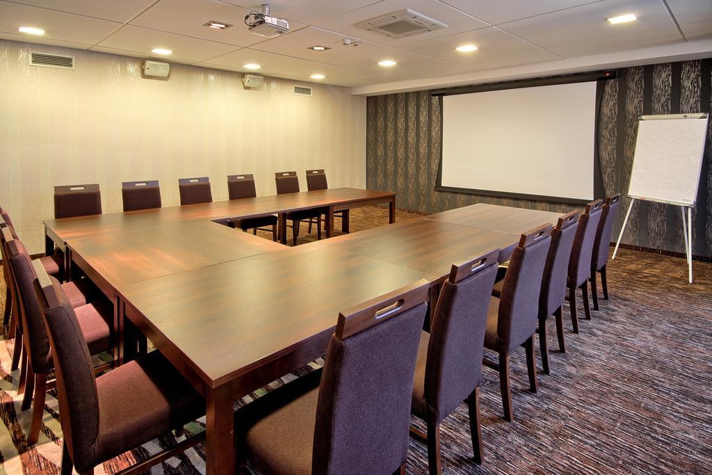 Hotel Arkas Prószków Екстериор снимка