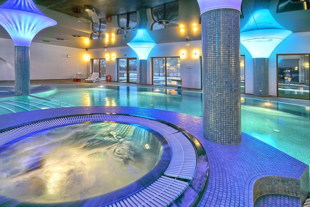 Hotel Arkas Prószków Екстериор снимка