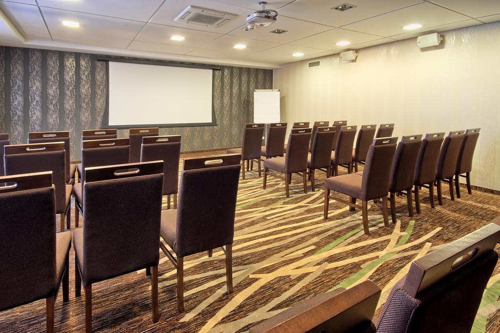 Hotel Arkas Prószków Екстериор снимка