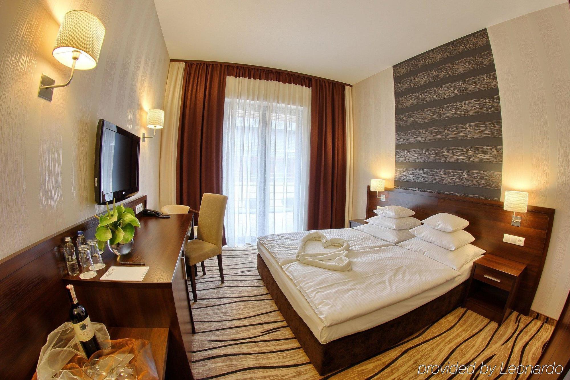 Hotel Arkas Prószków Екстериор снимка