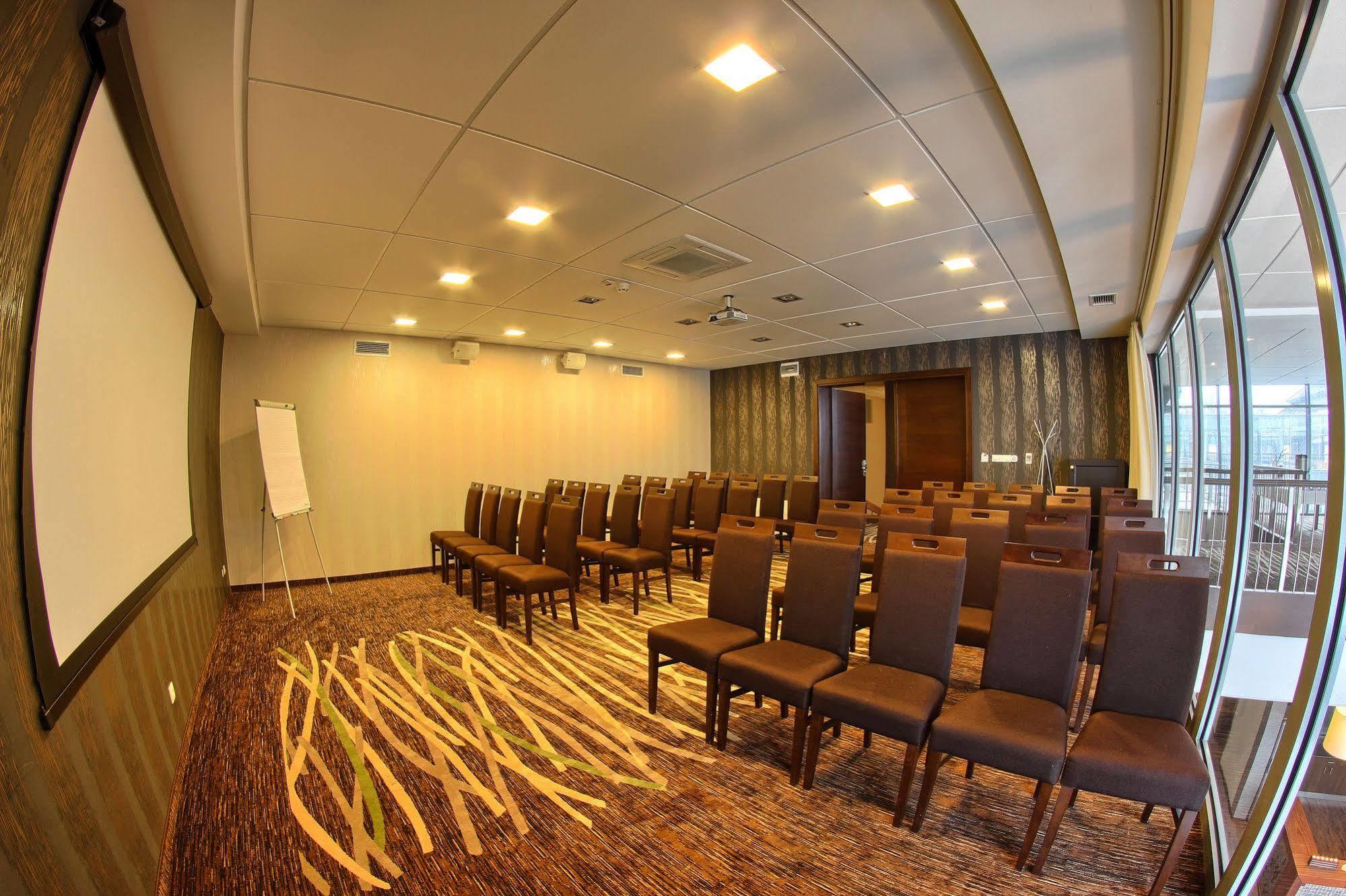 Hotel Arkas Prószków Екстериор снимка
