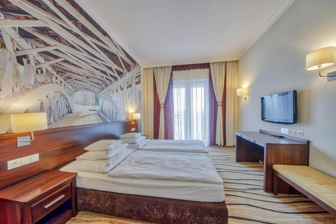 Hotel Arkas Prószków Екстериор снимка