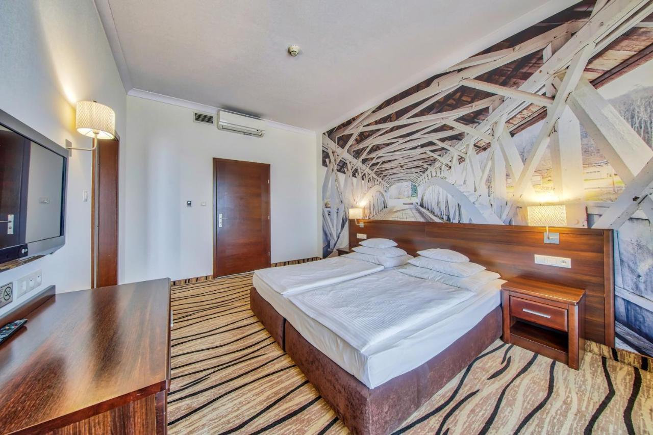 Hotel Arkas Prószków Екстериор снимка